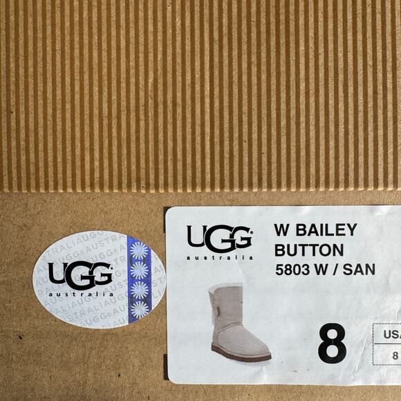 UGG‎ Australia Boots with Bailey Button - Picture 11 of 12